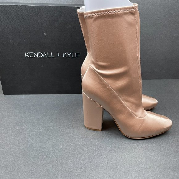 NWB KENDALL + KYLIE Women's Hailey Ankle Boots - Picture 2 of 13